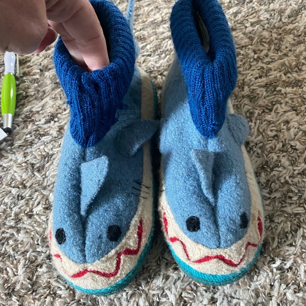 Garnet Hill shark slippers size 13